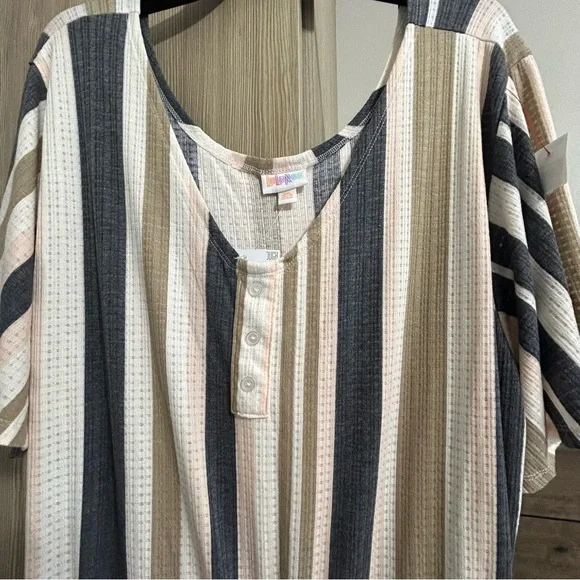 LulaRoe Woman’s 3XL Wide Leg Romper. Beautiful colors and softness. New. - Picture 4 of 7